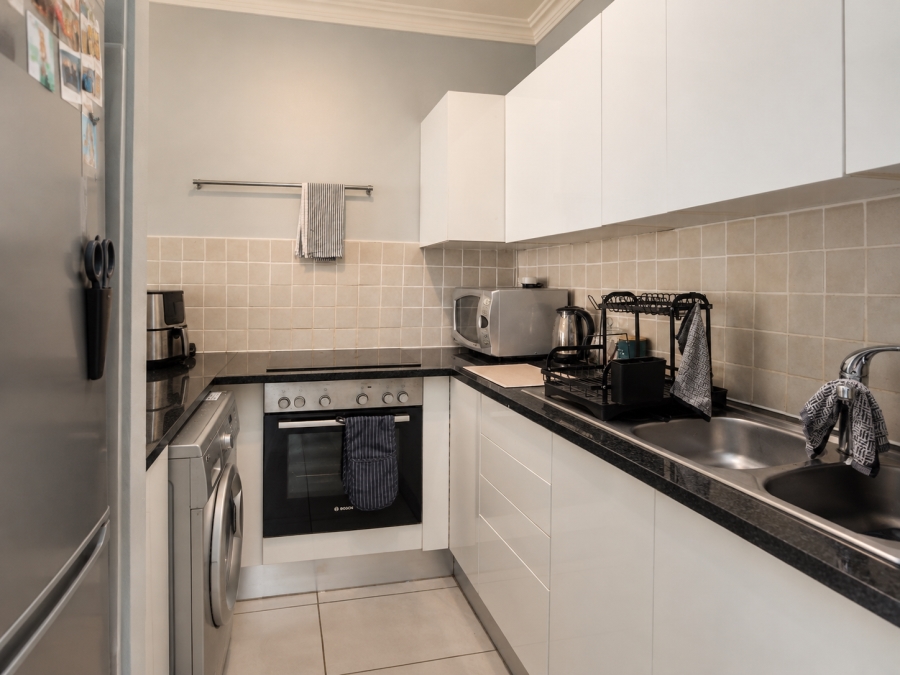 To Let 1 Bedroom Property for Rent in Oranjezicht Western Cape